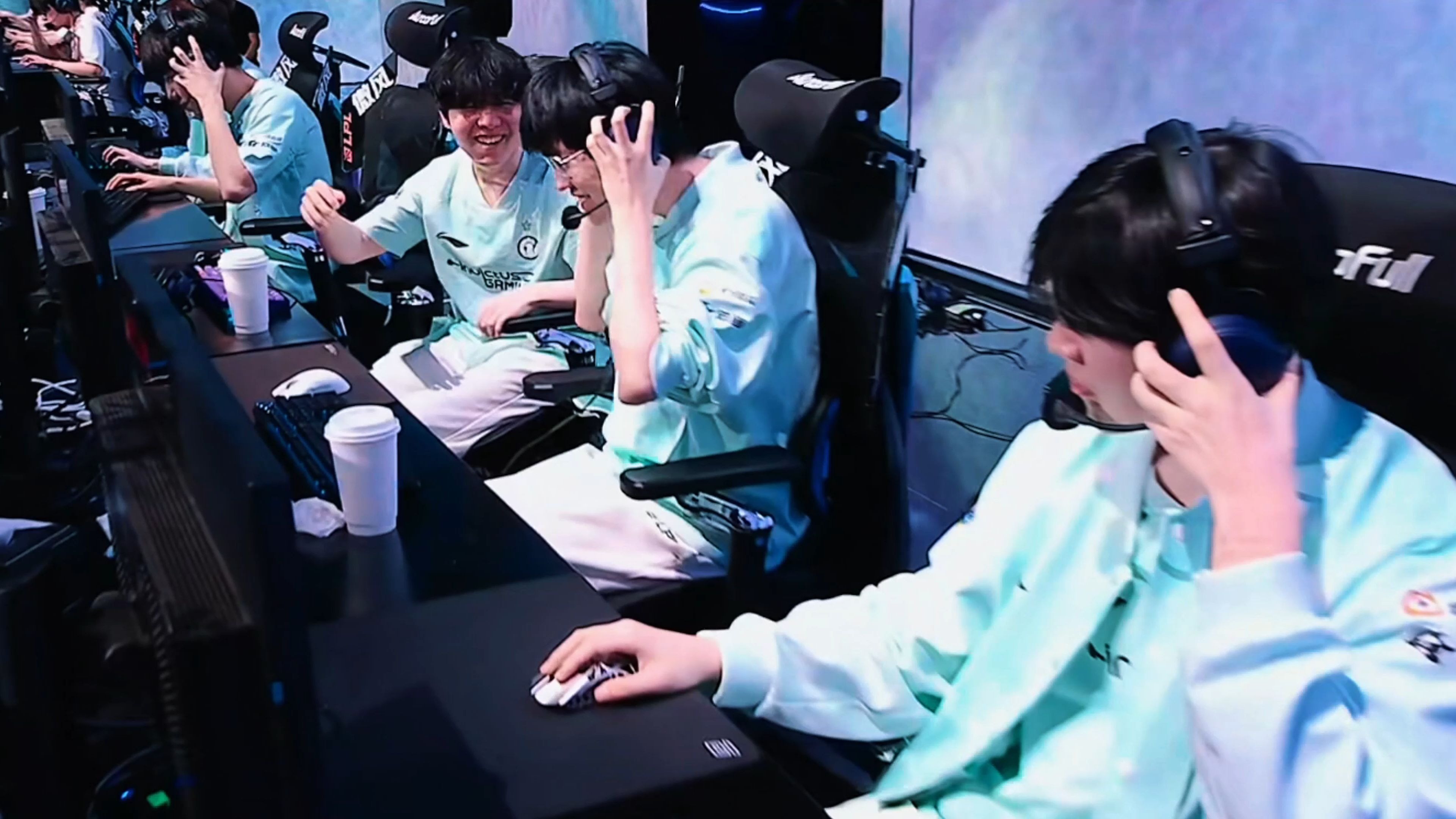 JackeyLove迎来十二赛季出色发挥，加拿大队观众热烈欢呼！